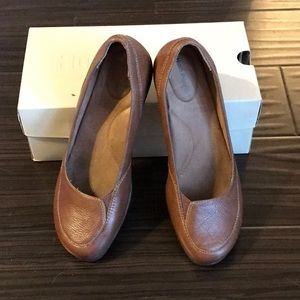 Hush Puppies comfortable brown shoes 7.5